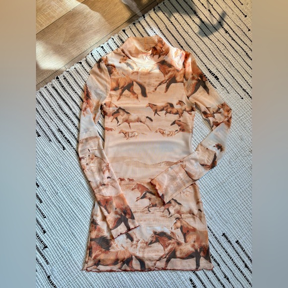 UO Alessia Mock Neck Mini Dress in Desert Horse Print - Picture 4 of 10